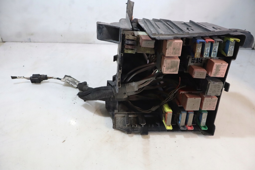 фото №1, Коробка предохранителей renault trafic ii 2.0dci