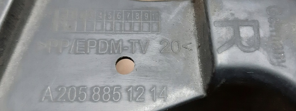 фото №14, C-klasa w205 накладка спойлер диффузор задняя +крепления