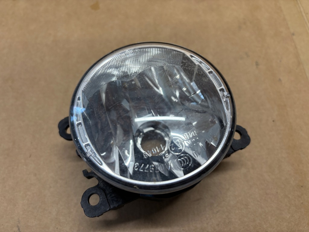 Купити Smart w453 протитуманна фара 261500097r