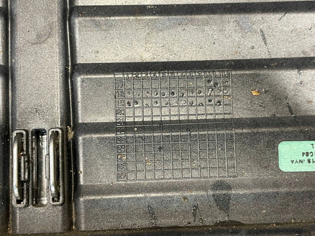 Audi e-tron 4ke 18-22 решітка  решітка радіатора решітка середня бампера перед передня Оригінал