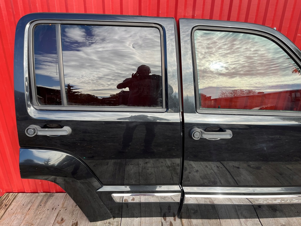 фото №11, Jeep cherokee liberty kk дверь правый задняя оригинал состояние идеальное состояние