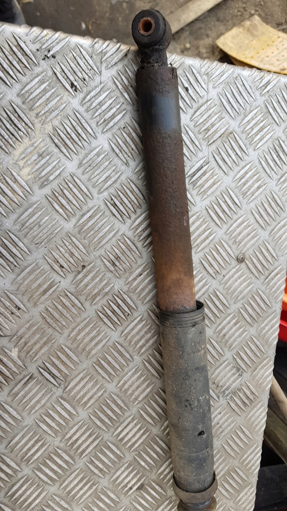 Mercedes w208 амортизатор задний левая или правая Цена