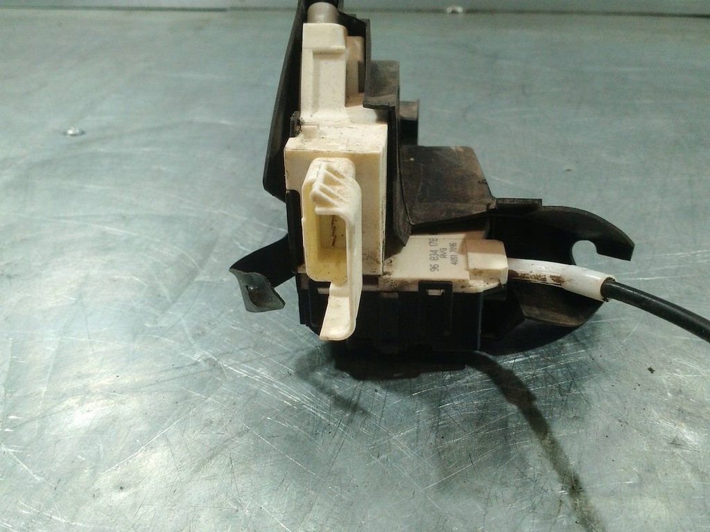 фото №6, Замок двері лівий перед peugeot 407 sw 9683417880