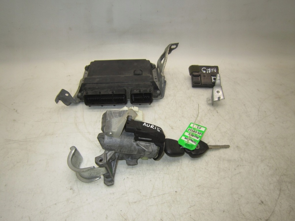 фото №1, Toyota auris i 2.0d бортовий комп'ютер набір стартовий