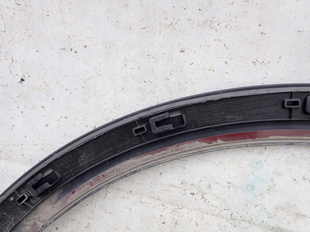 фото №12, Audi e-tron 4ke 19- молдинг крила права перед