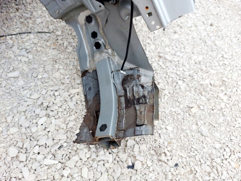 фото №3, Avensis t27 лонжерон права передня 1f7 підкрилок