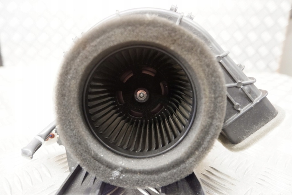 Радиатор аккумулятор toyota prius _w5_ g923047080 1.8l hybrid 90kw 2016 Киев