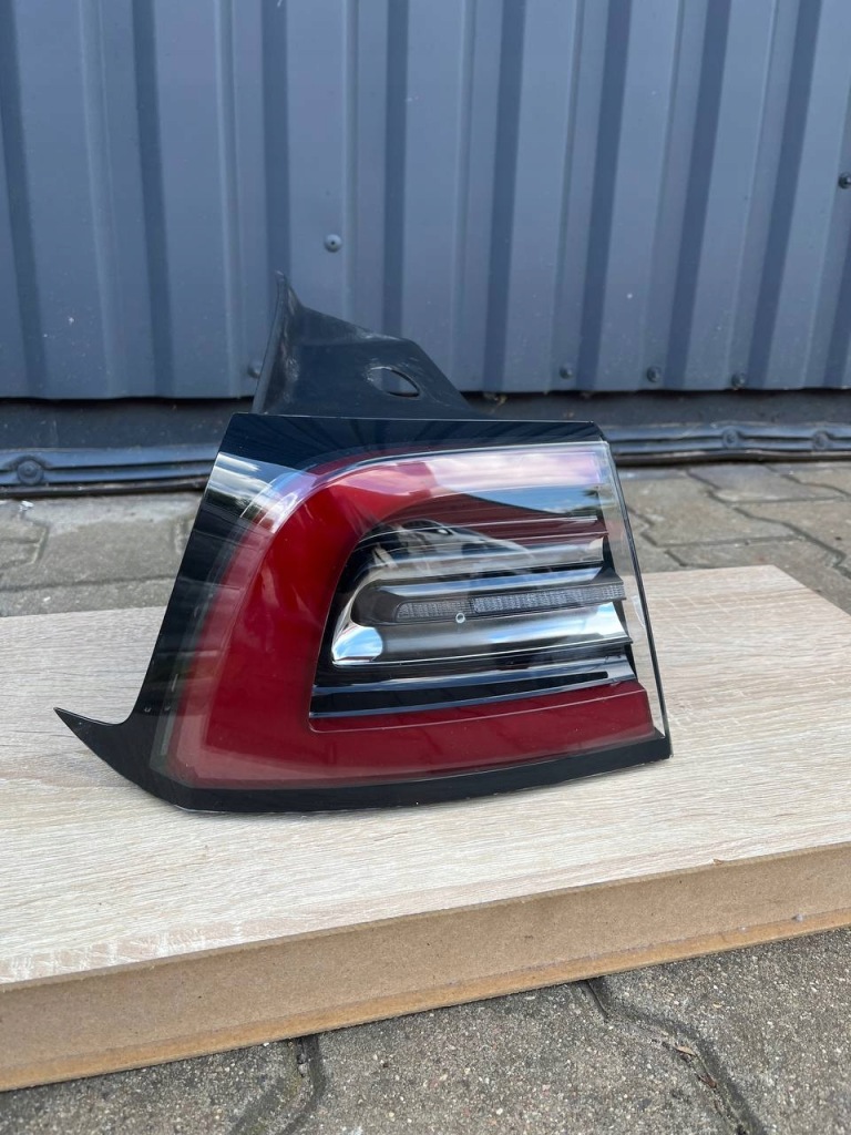 Купить Tesla model 3 i лампа задняя задний  левая 1077397