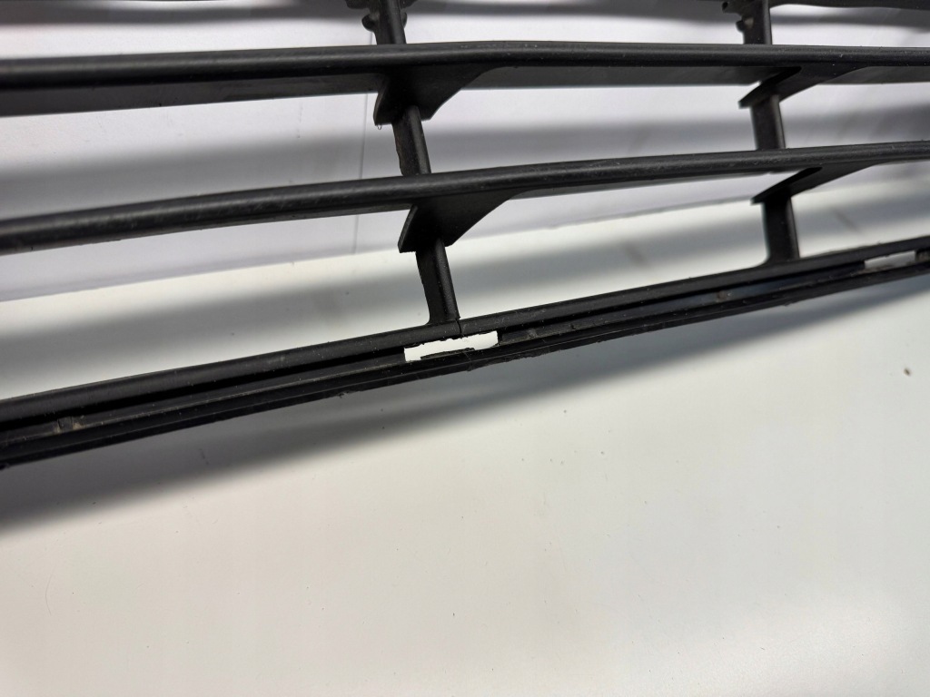 Volvo v60 s60 рестайлинг  решётка бампера средняя с Разборки