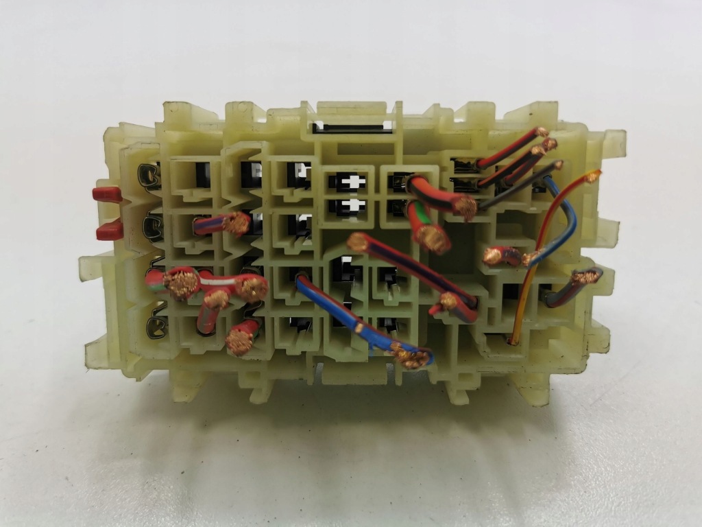 фото №3, Volvo xc60 2011 рамка / модуль предохранителей