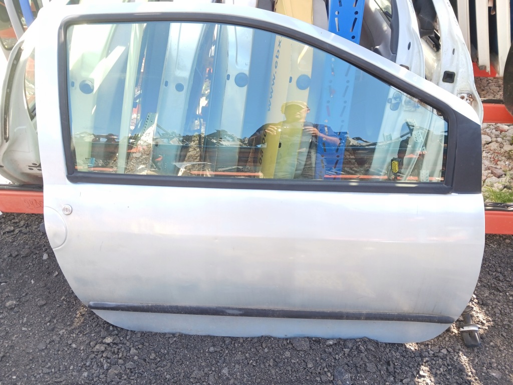 Купити Двері правий перед renault twingo i 2000 rok сріблястий