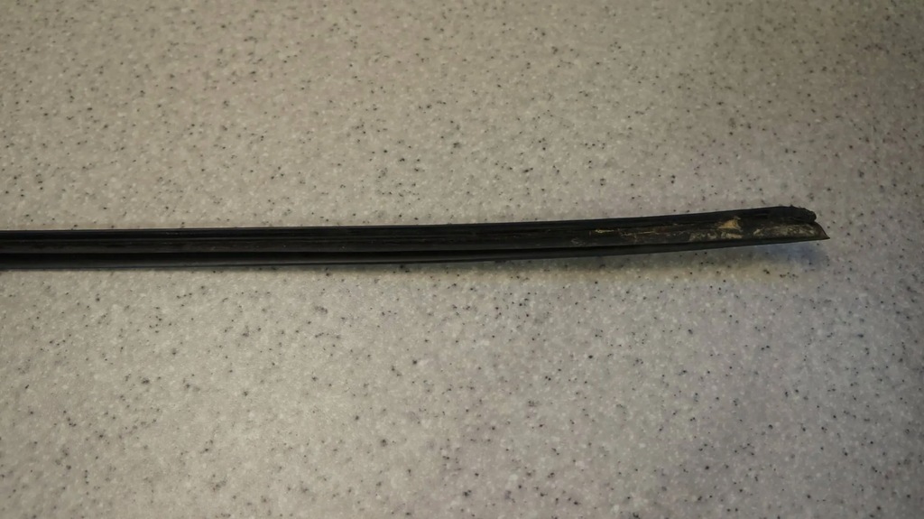 фото №8, Молдинг стекло левый перед передней лобовое audi a4 b6