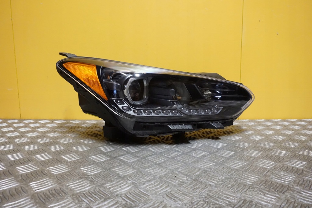 Купить Hyundai veloster 2018- фара фара led правый  америка