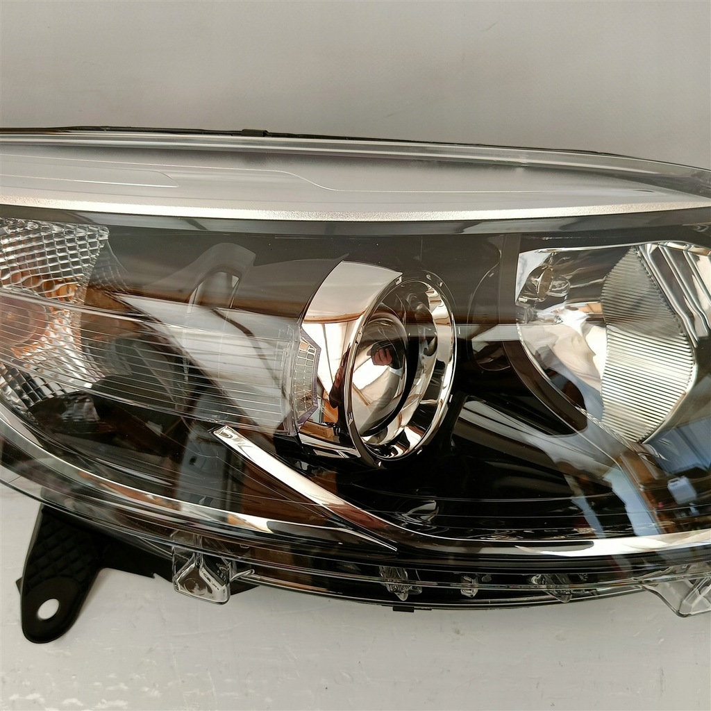фото №4, Лампа правая перед renault captur i 13-17 260102734r