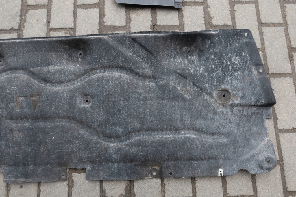 Накладка подвеска правая bmw 2 7290808 комплект Недорого