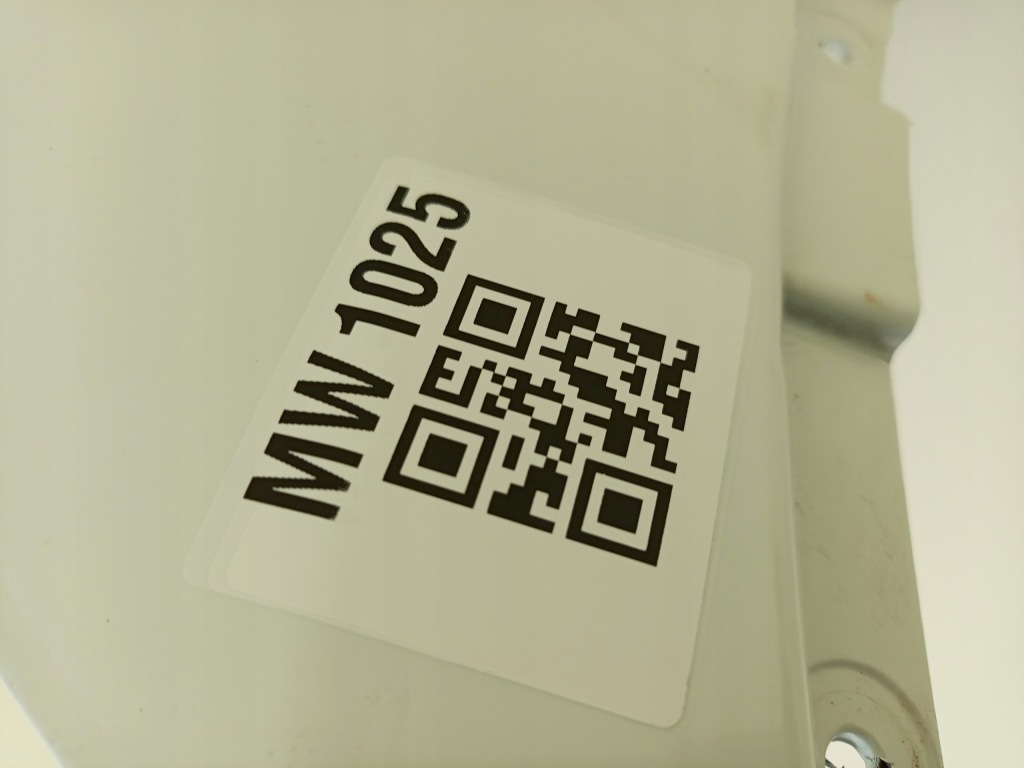 Tesla model y 2020- бампер перед передний 1540100-06-c Киев