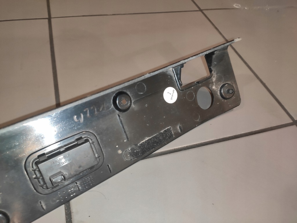 фото №8, Mercedes w221 lift sklasa кнопка відкривання кришки молдинг захист замка kpl