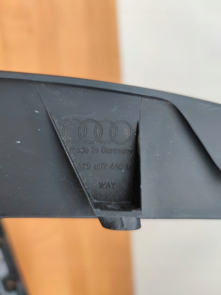 фото №3, Audi r8 420 молдинг бампера задняя правая накладка