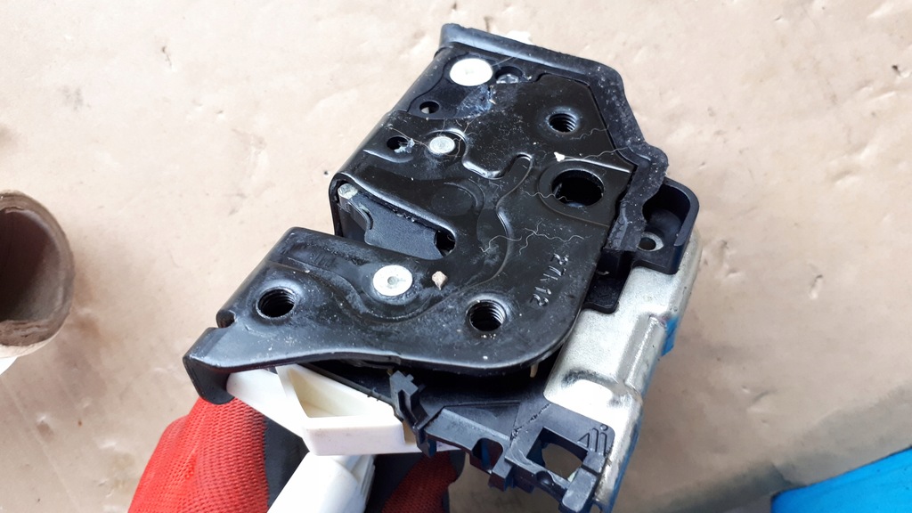 фото №9, S6 c7 4g a6 замок дверь правый задняя 9 pin 4g0839016a