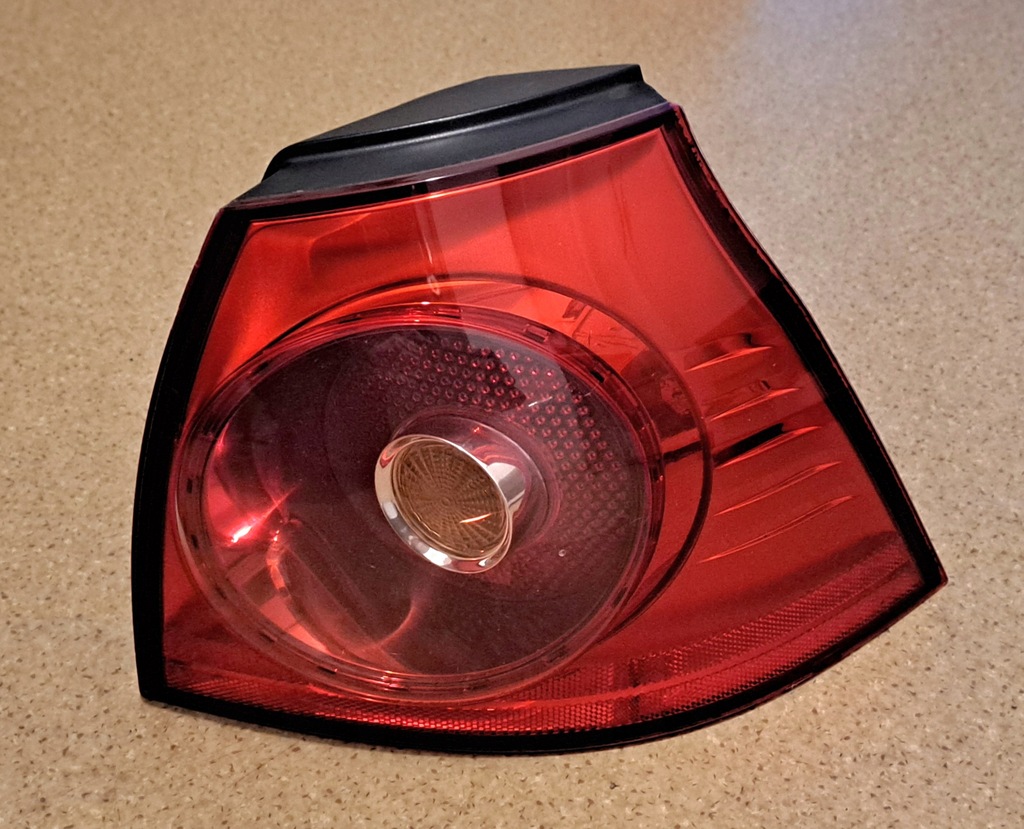 фото №1, Vw golf v лампа правый задняя x117