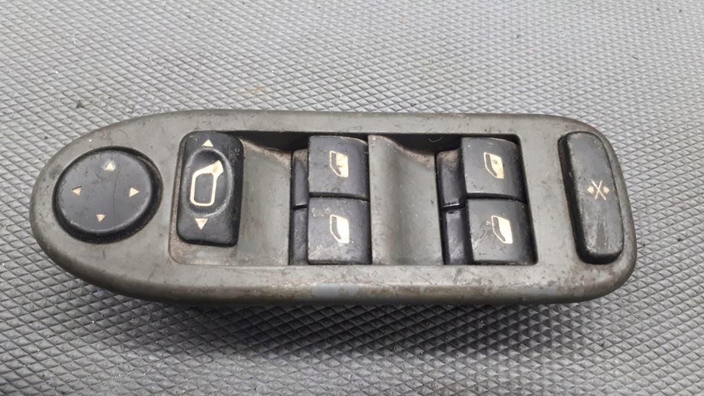 фото №1, 53269700 панель окон peugot307 citroen 07