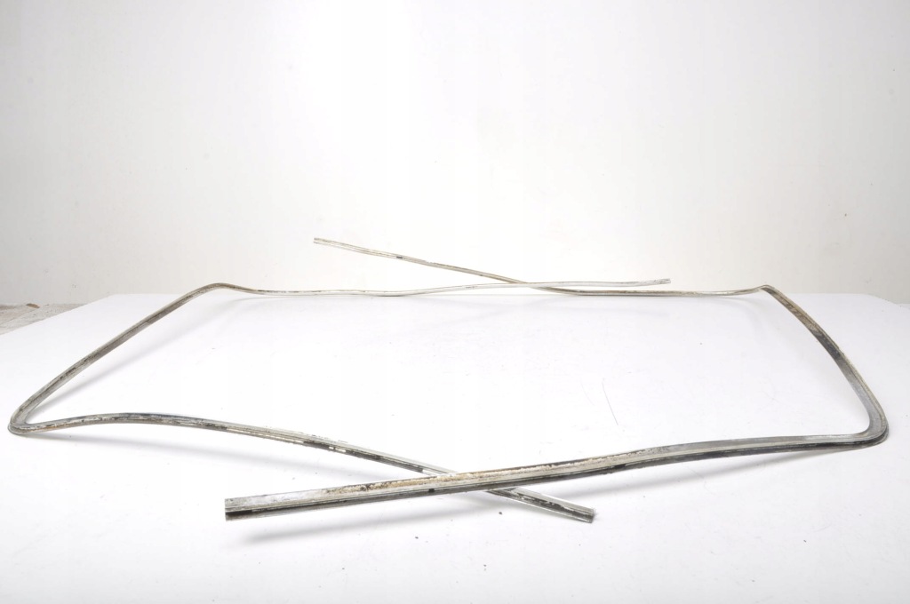 Bmw e24 молдинг стекло передней лобовое комплект Цена