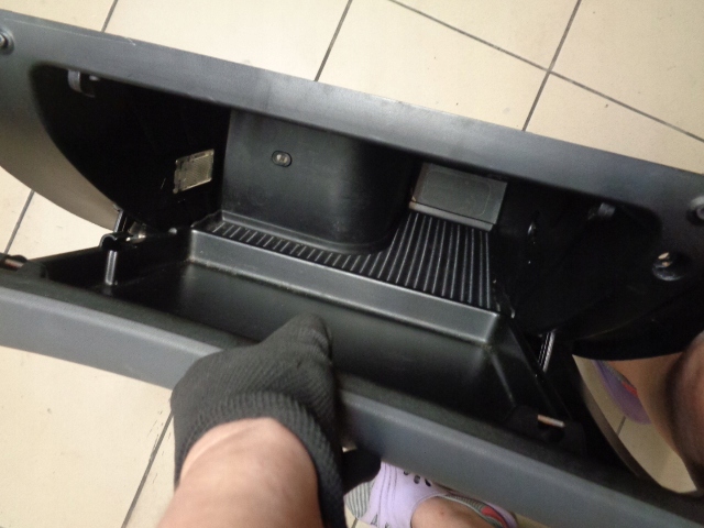 фото №16, Бардачок пасажира saab 9 3 9-3 ii 02-07 12835848