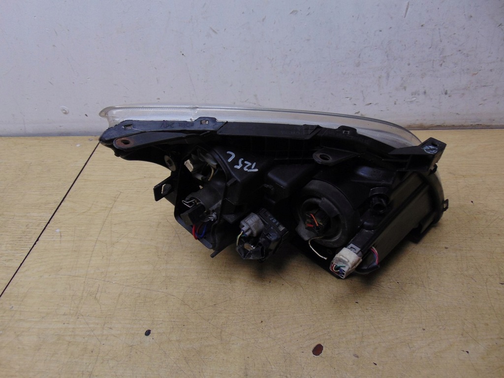 фото №8, Лампа левая перед toyota avensis t25 europa