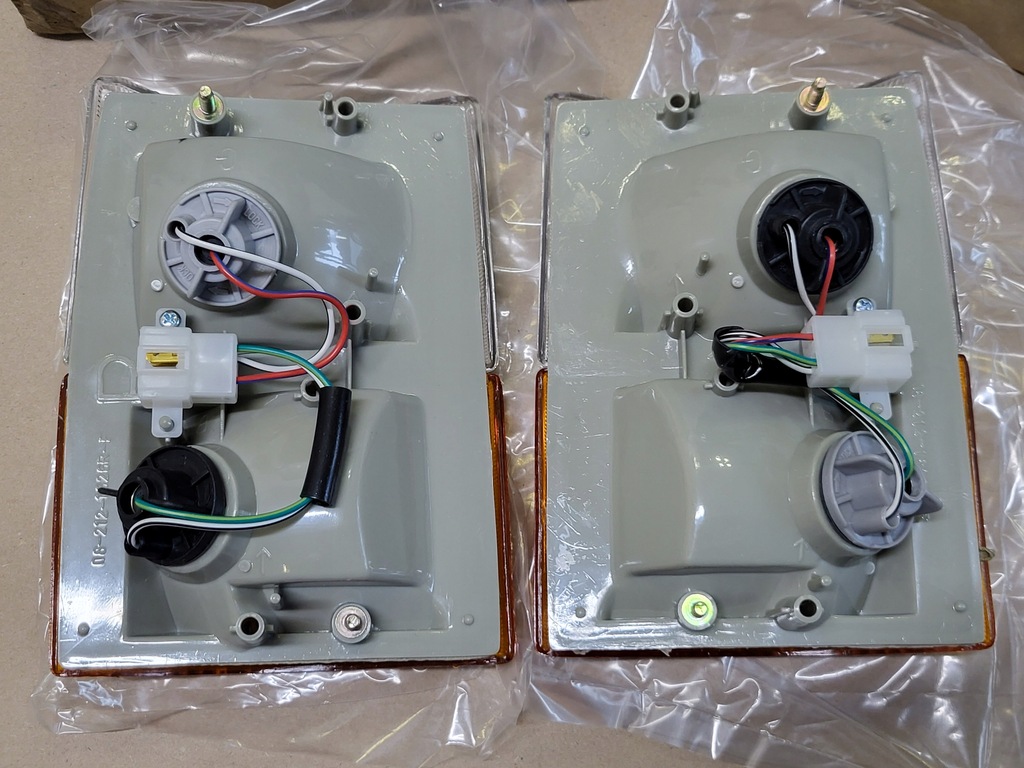 фото №13, Лампа габаритна поворотник поворотник перед r/l toyota hi-ace hiace 87-89-r.