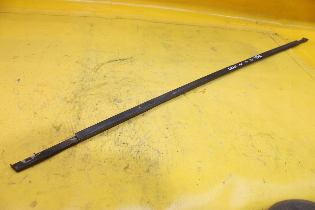 фото №7, Молдинг уплотнитель правый задняя galaxy mk1 fl