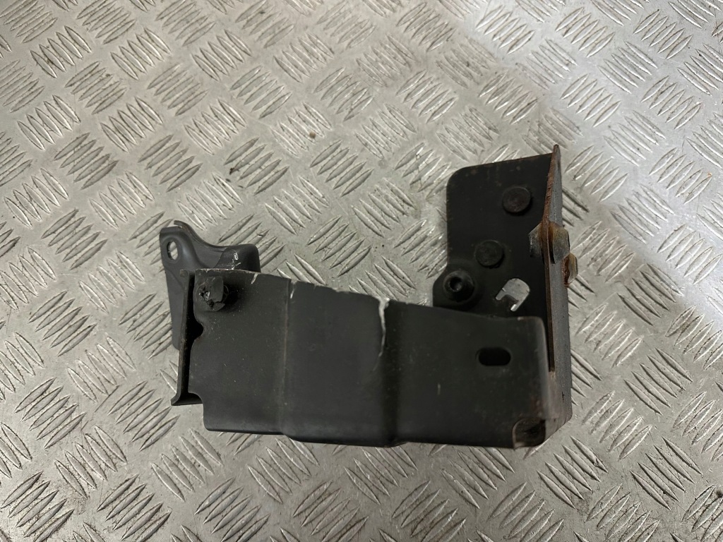 Peugeot 207 кронштейн   насоса abs 9682490080 Зі Шроту