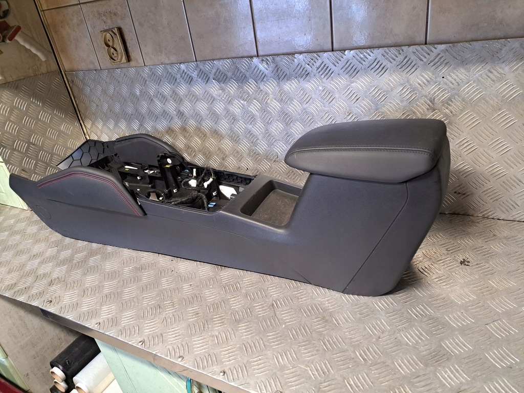 фото №8, Ford focus mk4 st-line підлокітник