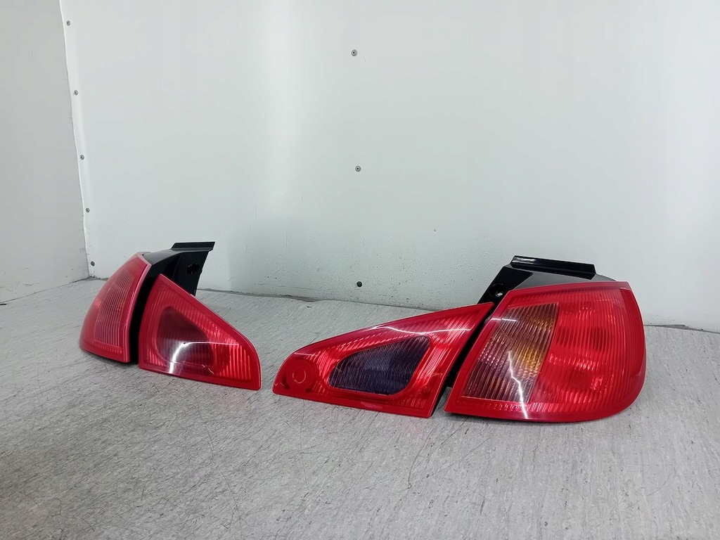 фото №8, Лампи задня комплект mitsubishi colt vi mr957365 mr957366 mn105623 mn105626