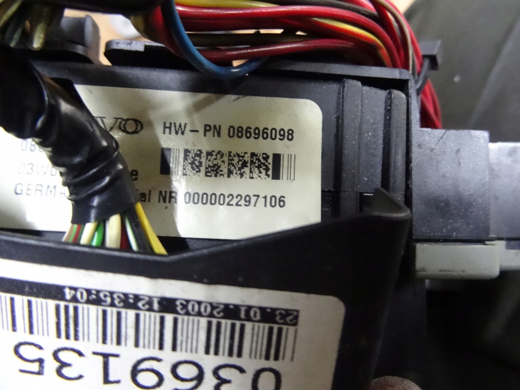 фото №7, Volvo s60 2.4d 02' коробка предохранителей 8622520