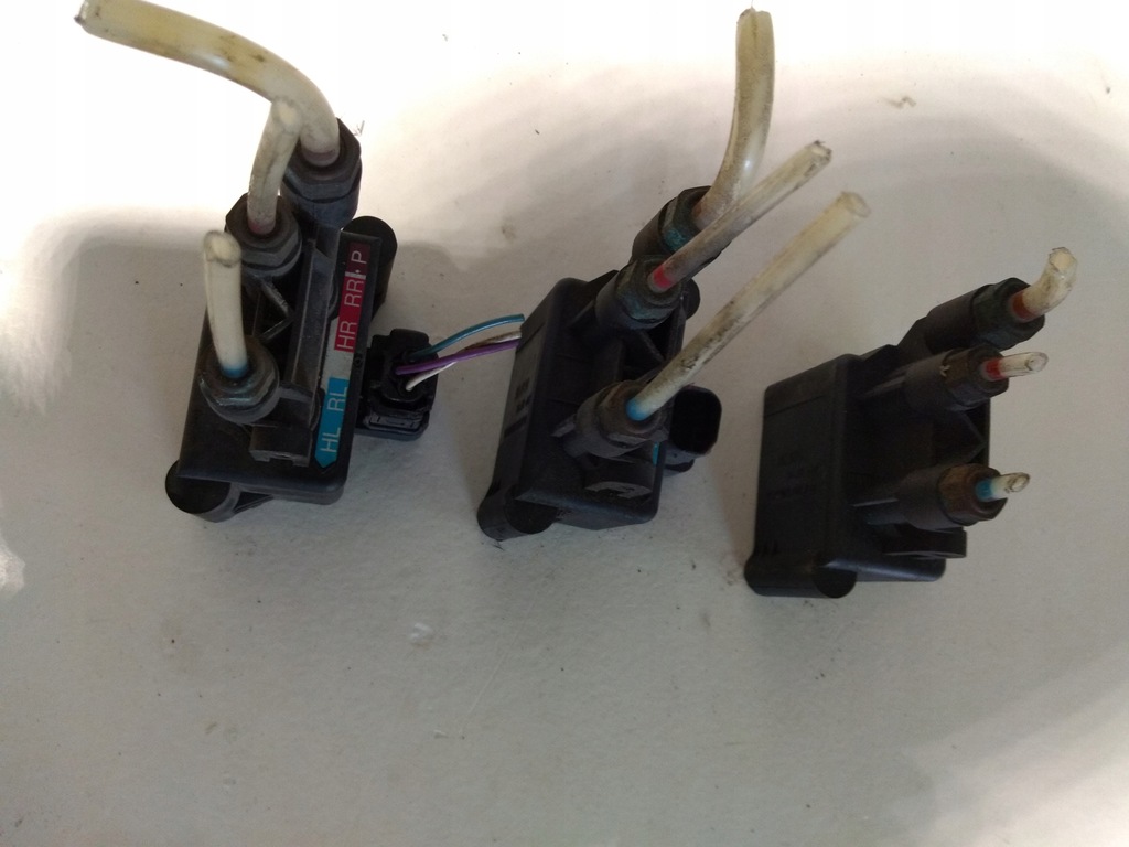 фото №1, Розподільник молдинг airmatic mercedes w164 w251