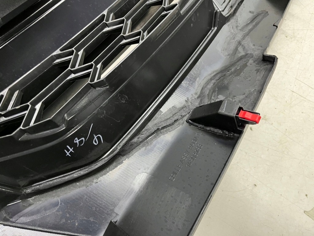 фото №16, Решётка радиатора mitsubishi l200 5 v 19r.- решётка радиатора передняя накладка бампера значок