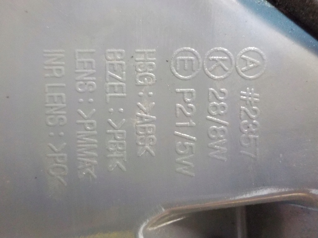 фото №11, Hyundai i30 1.6 crdi 16v 2014r левая лампа крышки багажника 92403-a50