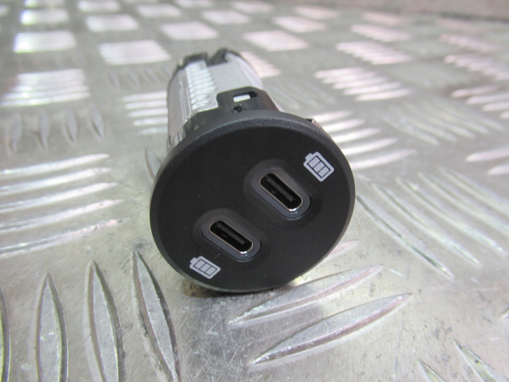 фото №1, Macan lift port usb панель 95b035252h
