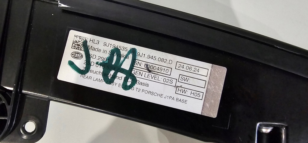 фото №12, Лампи задні porsche taycan 9j1 сріблястий надпис ліва + права + накладка 19-24 оригінальний номер