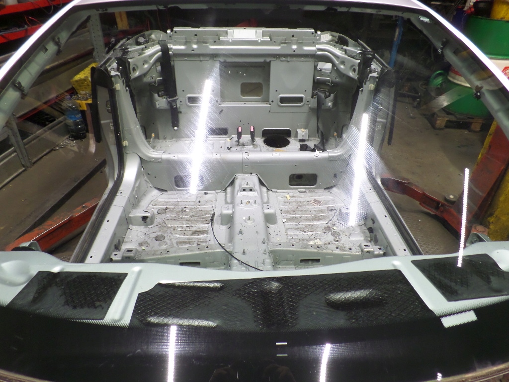 Купити Peugeot 207 cc скло передня лобове