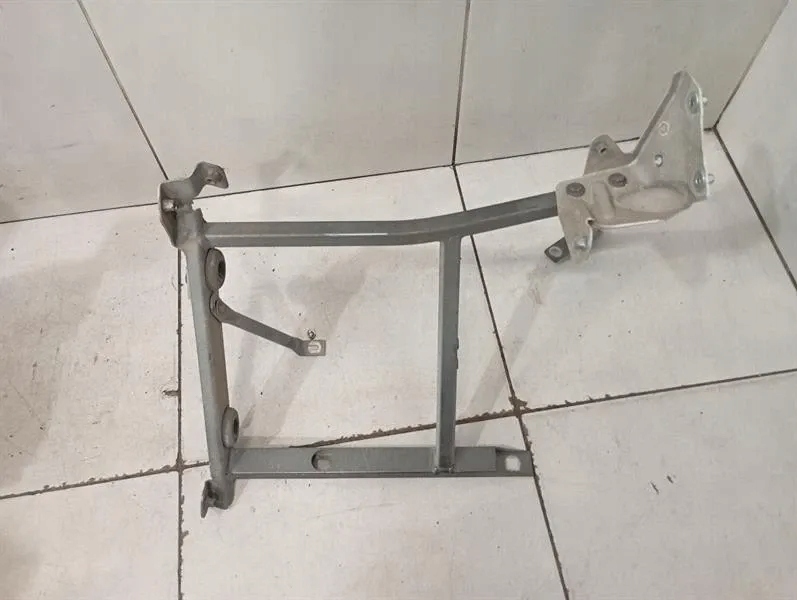 фото №7, Ferrari california t f149 тримач кронштейн 85523900 rh фара trellis -