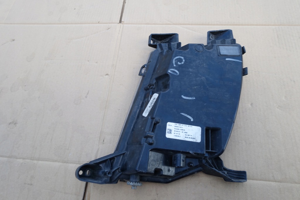 фото №2, Tesla model s lift лампа правая противотуманная фара led 6005916-00-e