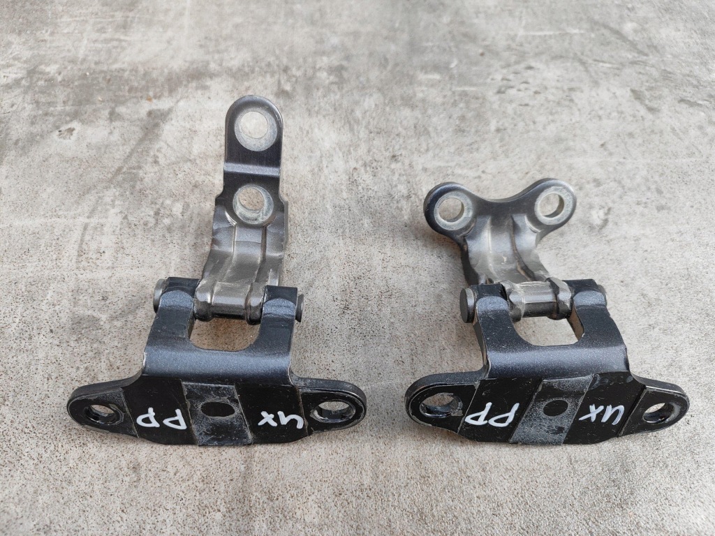 Купити Lexus ux 250h 18- петлі двері перед праве комплект