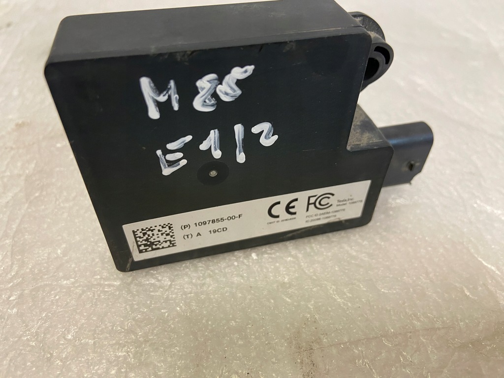 фото №1, Tesla 3 радар задній 1097855-00-f