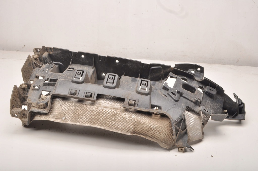 фото №7, Land rover discovery l462 напрямна бампера лівий задня ky32-17a882-aa