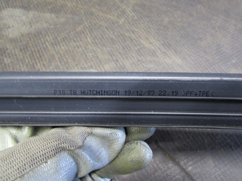 фото №9, Прокладка уплотнитель правый перед внутренняя peugeot 3008 i 09-13r