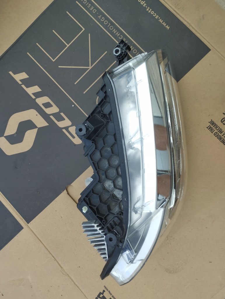 фото №1, Vw crafter ii 7c1 full led лампа правая перед фара eu - идеальное состояние