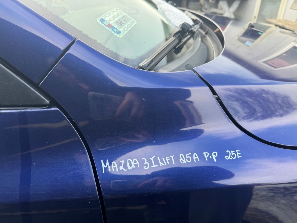 Mazda 3 1 рестайлінг  крила праві перед передній 25e Недорого
