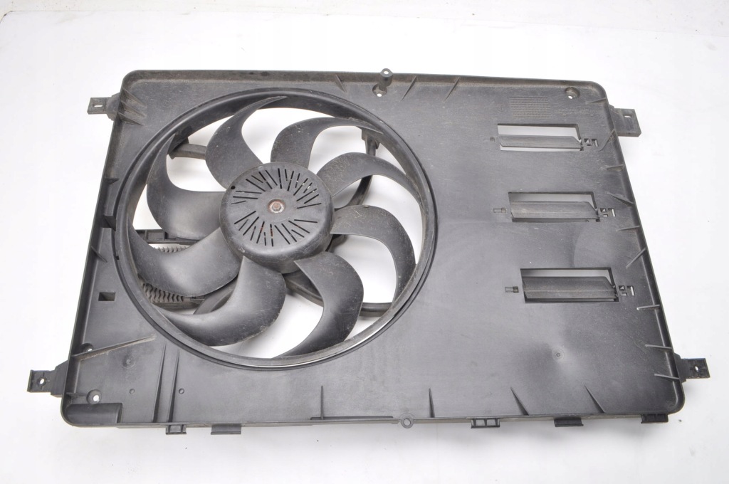 Volvo v40 2 1.6 d d2 вентилятор радиатора 31319165 Недорого