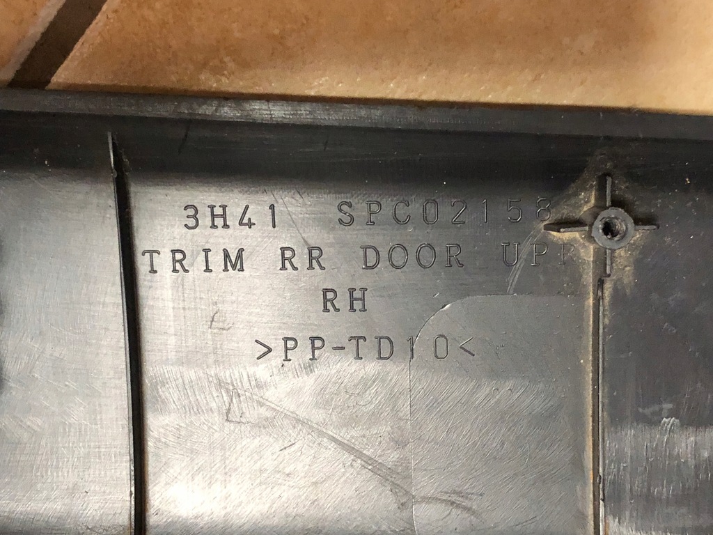 фото №7, Mitsubishi оригінальний номер оббивка перед передній